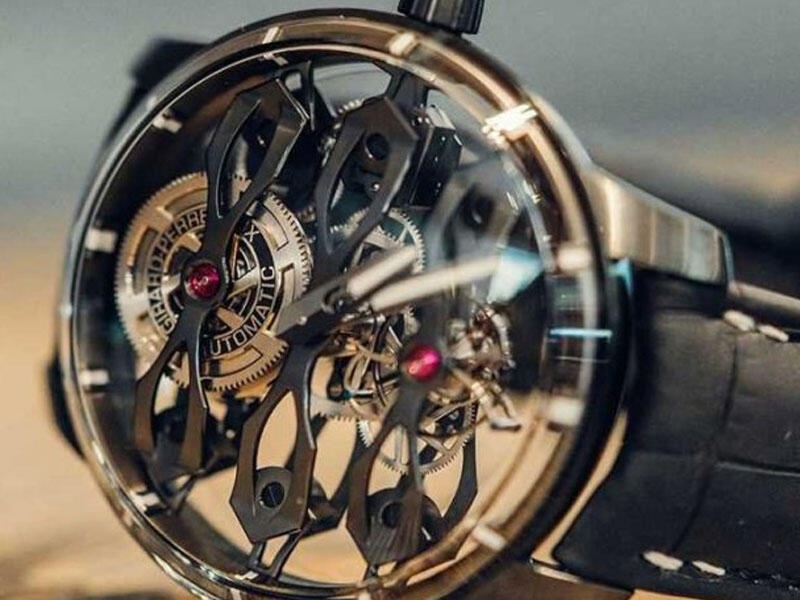 Aston Martin və Girard-Perregaux unikal qol saatı təklif edirlər