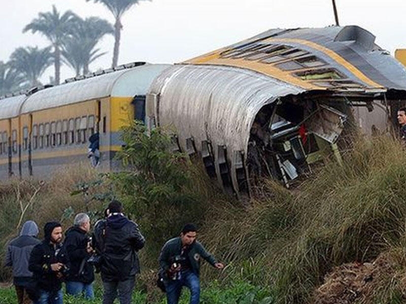 Misirdə qatar avtobusla toqquşdu: 4 ÖLÜ