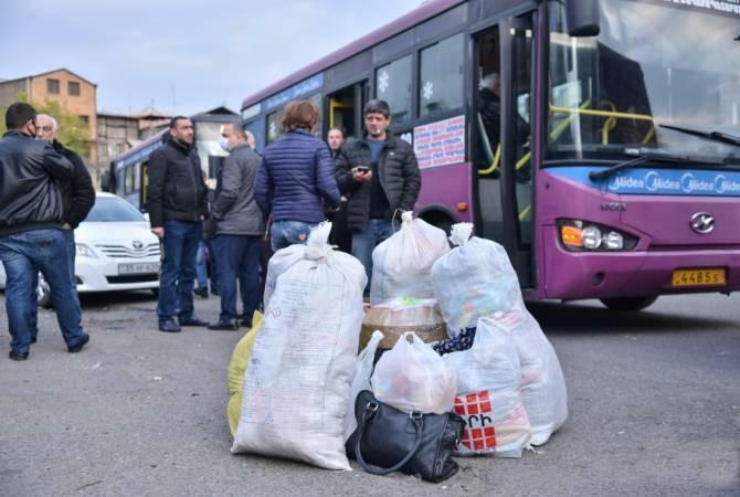 Laçından qovulan ermənilər Paşinyandan ev tələb edir