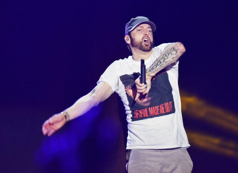Eminemin məşhur mahnısında gizli mesaj - VİDEO