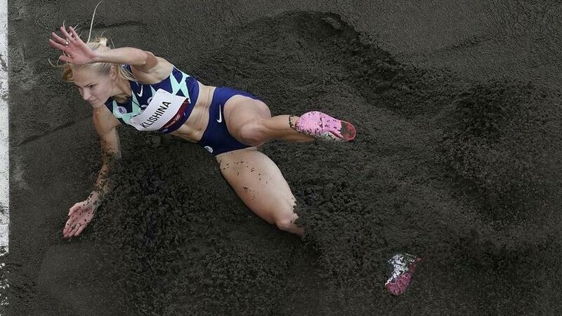 Tokio-2020: Rusiyalı idmançı stadionu əlil arabasında tərk etdi