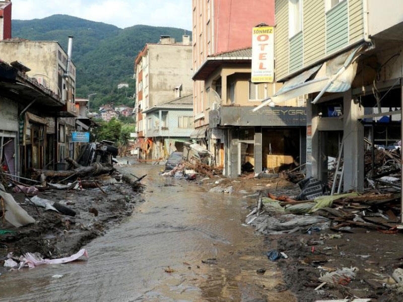 Türkiyənin Kastamonu vilayətində sel fəlakətindən ölənlərin sayı 6-a çatıb