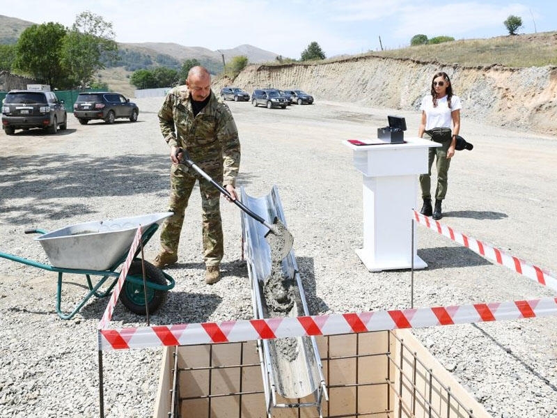 Prezident İlham Əliyev və birinci xanım Mehriban Əliyeva Laçın Beynəlxalq Hava Limanının təməlini qoyublar