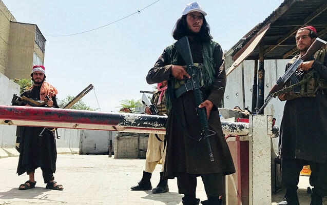 “Taliban” əfqanları hava limanına buraxmır