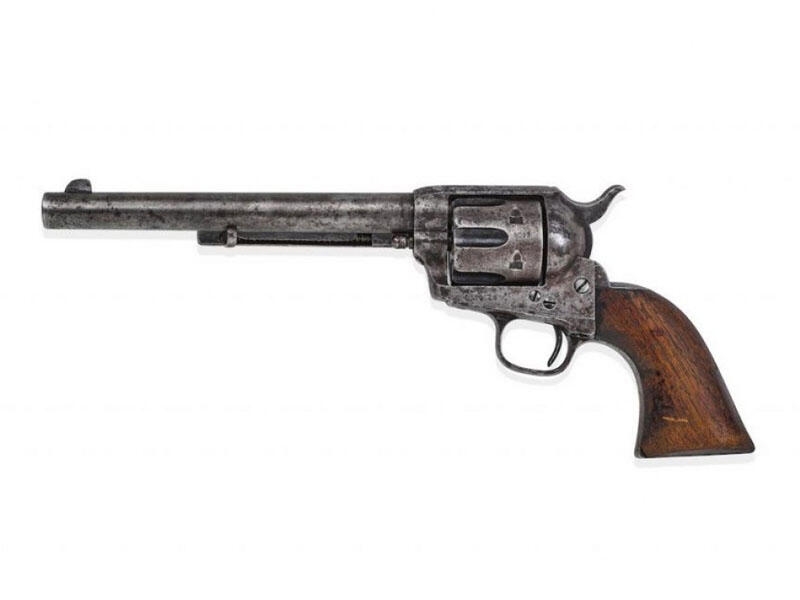 ABŞ-də tarixi revolver hərracda 6 milyon dollara satılıb - FOTO