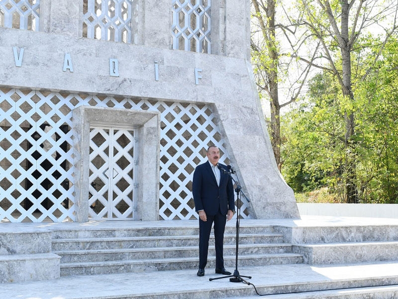 Prezident İlham Əliyev: Ulu Öndərin iradəsi və qətiyyəti nəticəsində Vaqifin məqbərəsi ucaldılmışdır