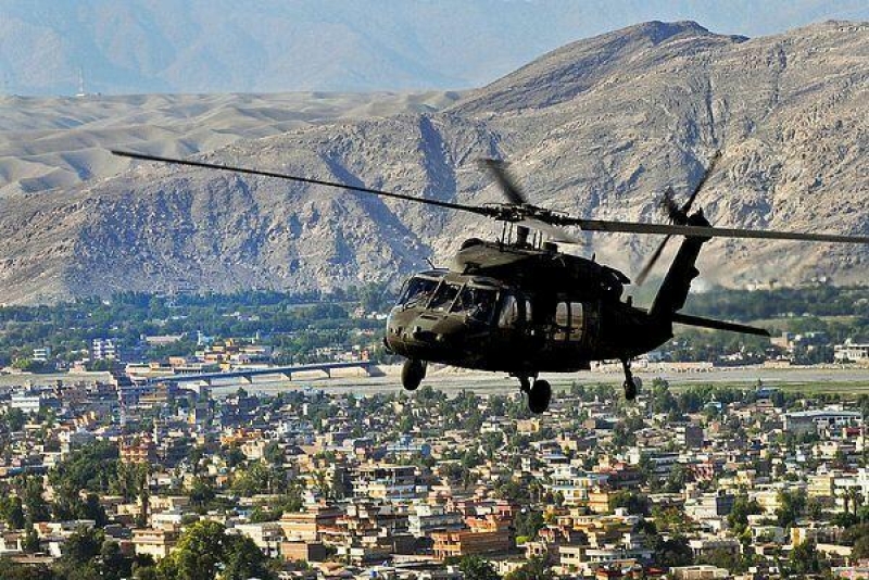 “Taliban” tərcüməçini helikopterdən asaraq göz dağı verdi