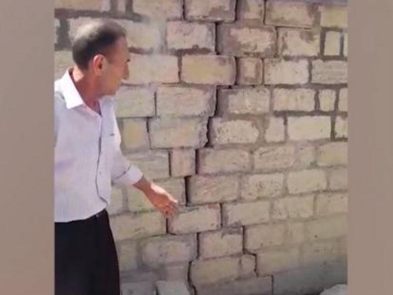 Zəlzələdən ziyan çəkmiş ev - VİDEO