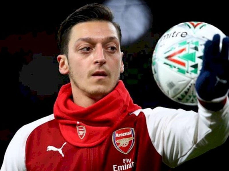 Məsut Özil “Fənərbağça”dan getmək istəyir