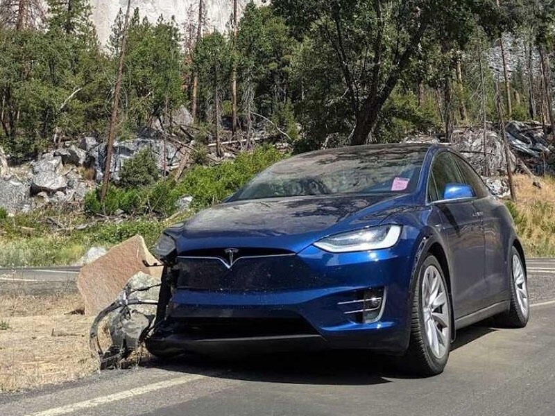 Tesla avtopilotunun iştirakı ilə növbəti qəza baş verib