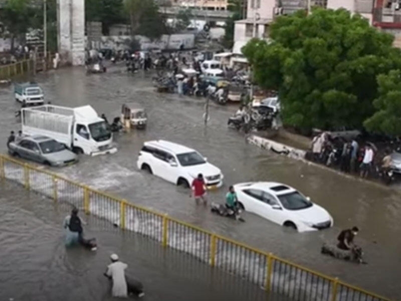 Pakistanda şiddətli yağışlar həyatı iflic etdi - VİDEO
