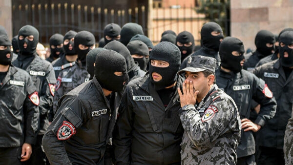 Ermənistanda generalların, silah alverçilərinin həbsinin PƏRDƏARXASI