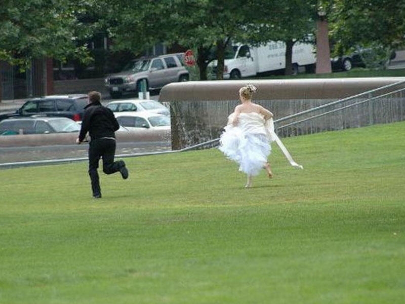 Toyunda çağırılmamış qonağı görən bəy nikah mərasimindən qaçdı