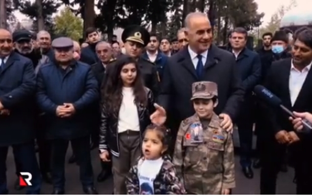 İcra başçısının çıxışı zamanı şəhid qızının bu addımı gündəm oldu - VİDEO