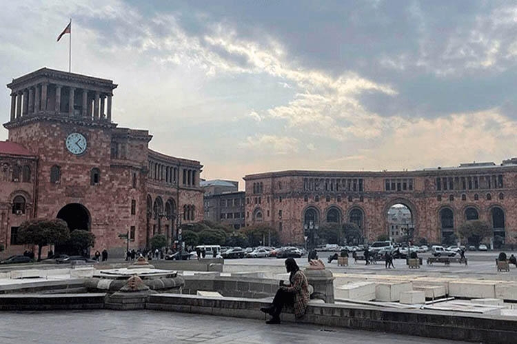 “Bir il min il kimi keçdi, yaşıdlarım müharibədə ölüb” -  İrəvan sakini - VİDEO