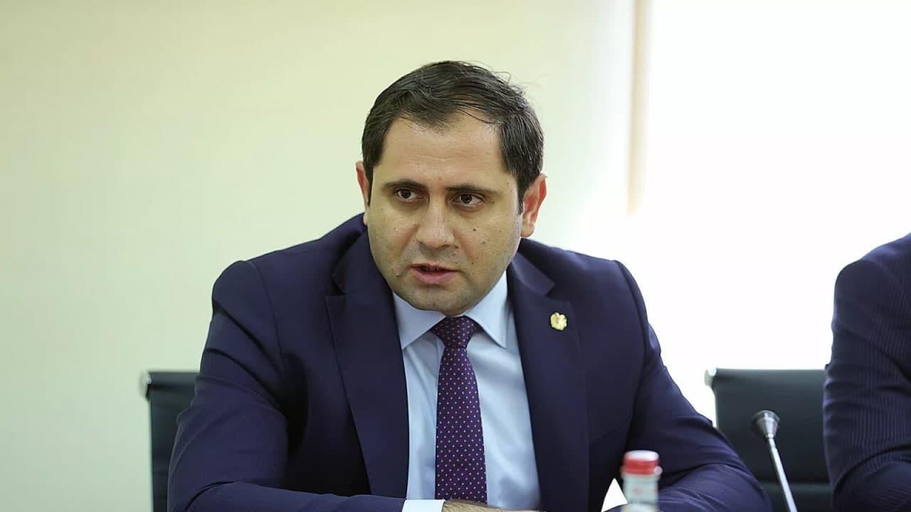 Paşinyan müdafiə nazirini dəyişdi