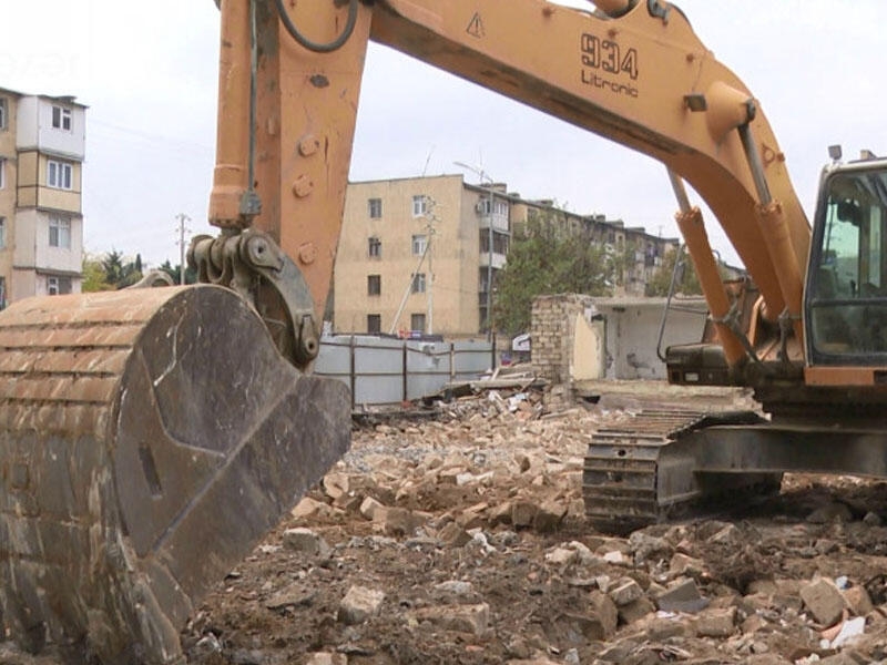 Bakının bu ünvanında bina söküldü - Mənzillərin həqiqi sahiblərinə kompensasiya verilmədi - VİDEO