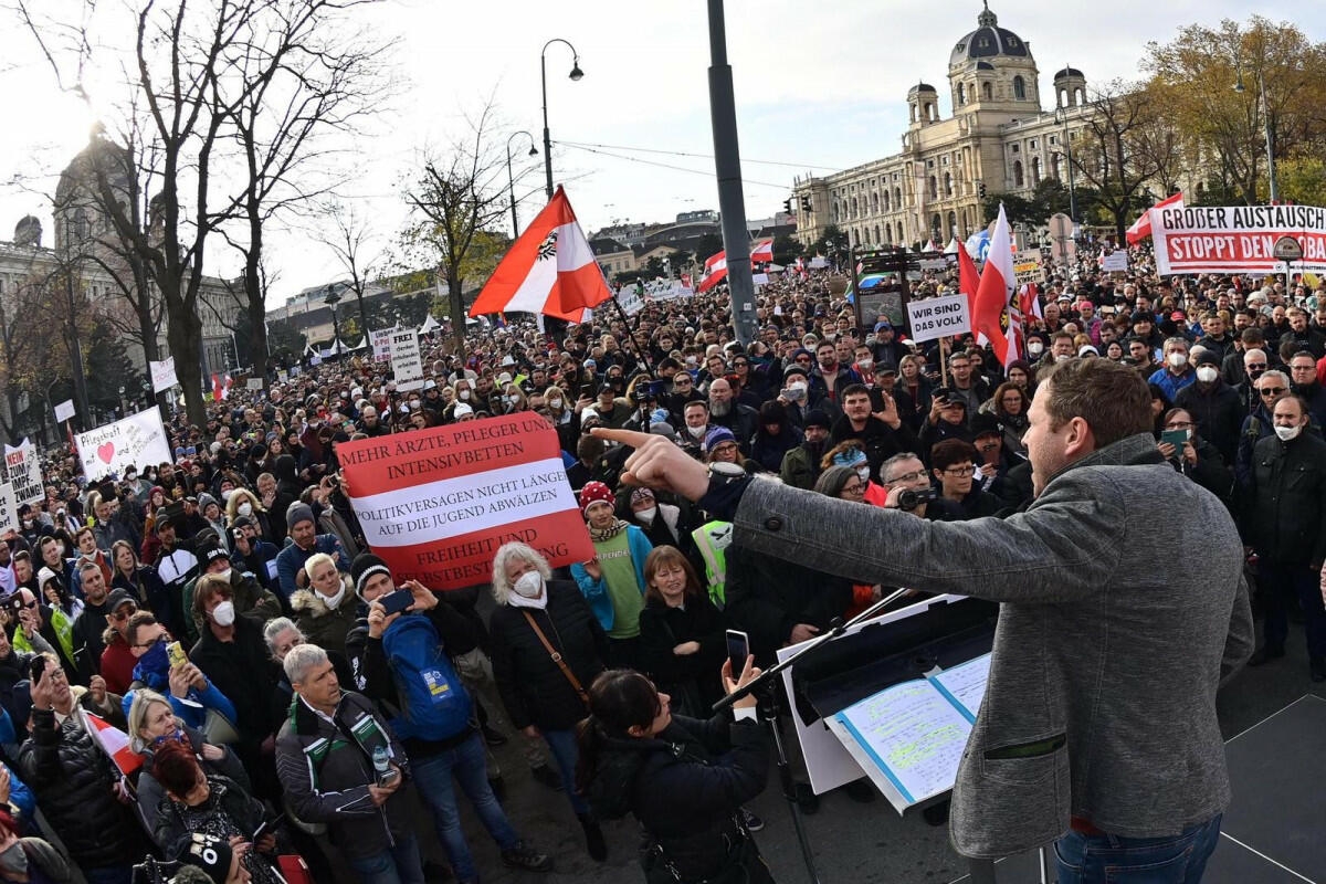 Avstriyada yeni məhdudiyyətlərə qarşı etiraz aksiyası keçirilib