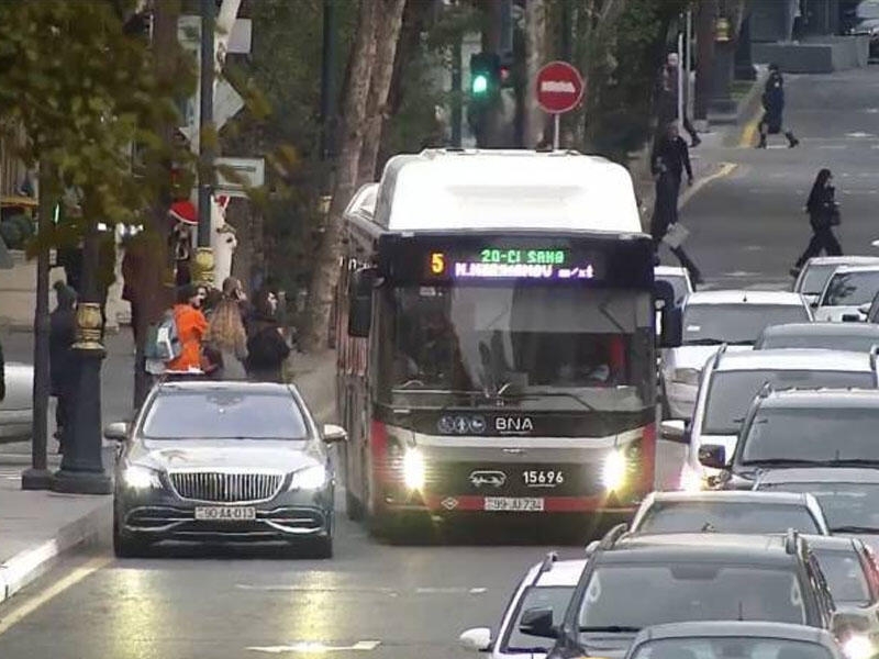 Qaydaları pozan 90 AA 013 “Mercedes-Maybach”ın sürücüsüdən AÇIQLAMA: Bunu kim edib ona...