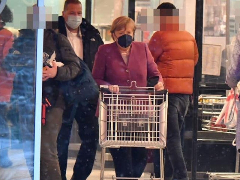 Merkel təqaüdünün ilk gününü belə keçirdi - FOTO