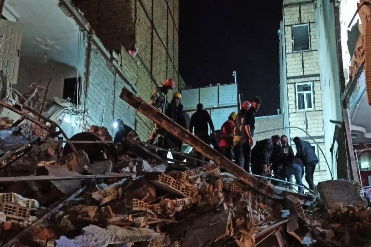 Təbrizdə beşmərtəbəli bina çöküb,  12 nəfər xəsarət alıb