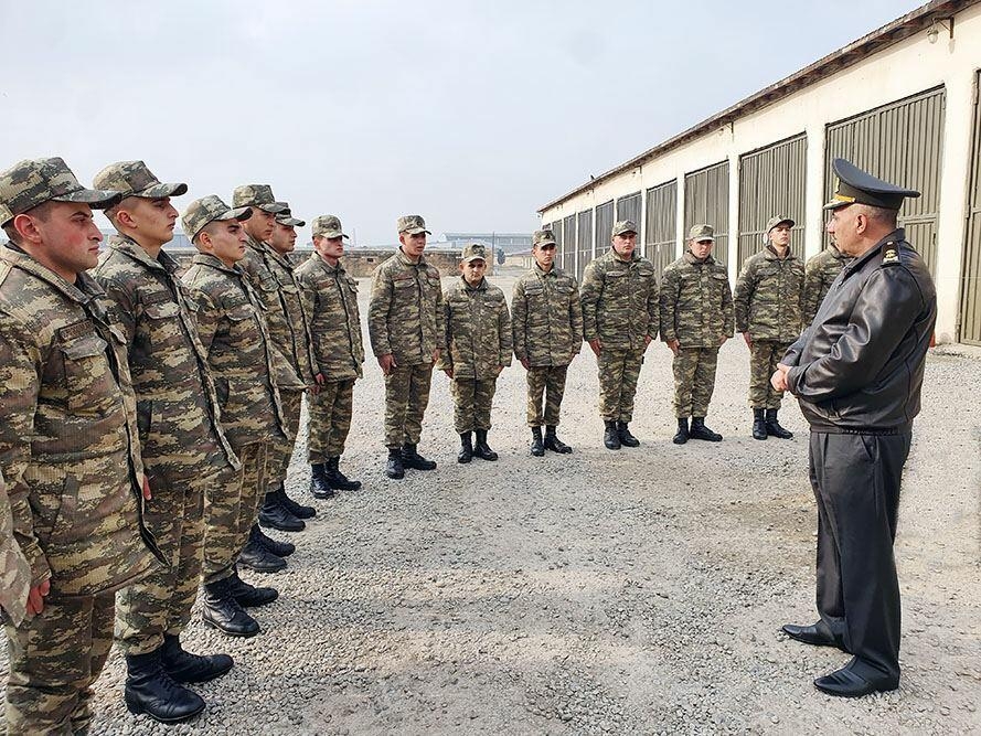 Müdafiə nazirinin müavini hərbi qulluqçularla görüşüb - FOTO