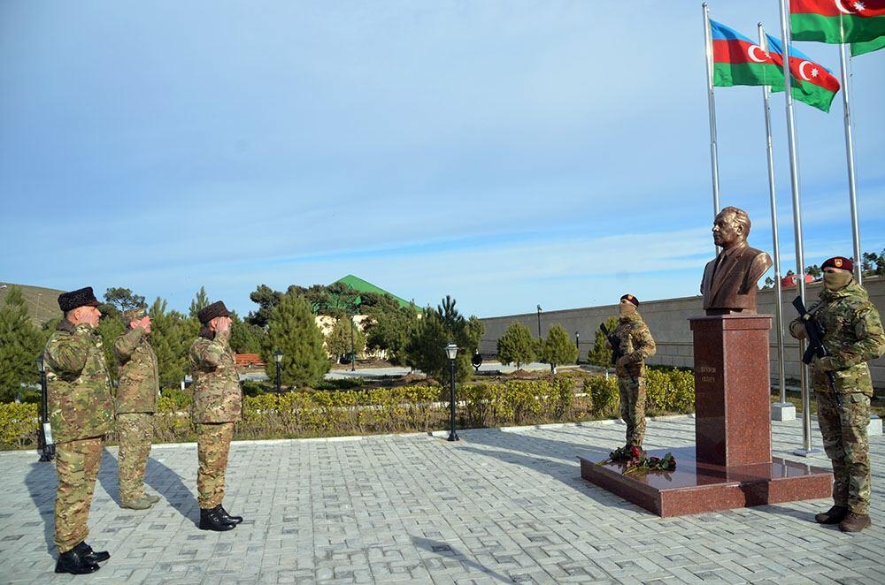 Zakir Həsənov xüsusi təyinatlılara GÖSTƏRİŞ VERDİ