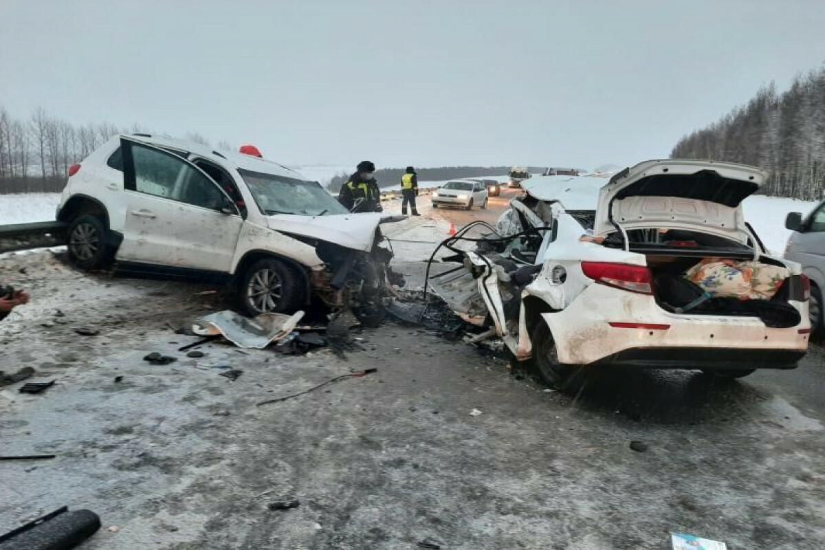 Tatarıstanda yol qəzasında 4 gənc öldü