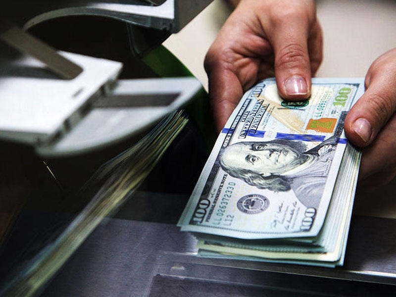 Banklar dollar ajiotajı yaradır, yoxsa Mərkəzi Bank satışı məhdudlaşdırıb?