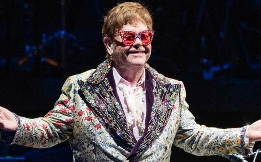 Elton Con koronavirusa yoluxub