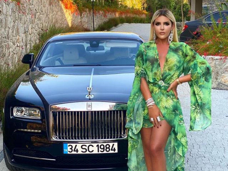 Selinin ''Rolls Royce''unun şüşəsi sındı, 175 min xərcə düşdü - VİDEO - FOTO