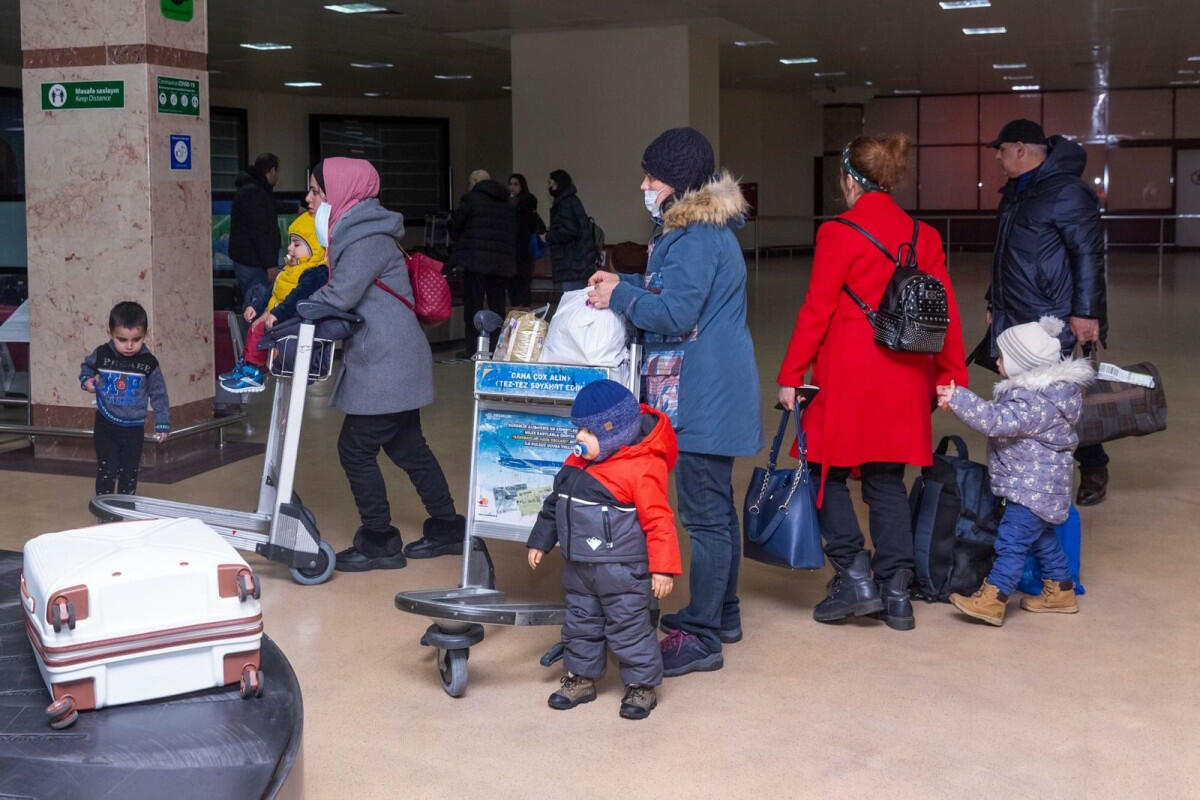 Polşadan daha 180 azərbaycanlı təxliyə edildi - FOTO