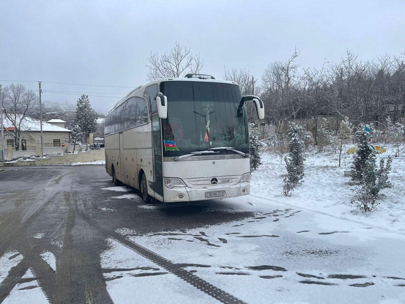 Qara görə Şuşadan çıxa bilməyən sərnişin avtobusu Bakıya yola düşüb - FOTO