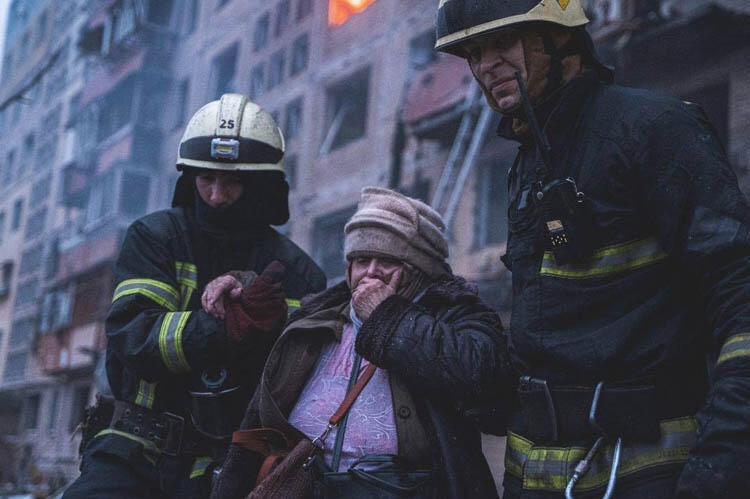 Rusiya ordusu Kiyevdə yaşayış  binasını vurdu - FOTO