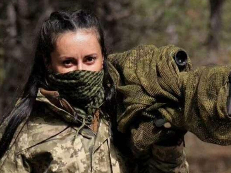 Ukraynanın qəhrəmanına çevrilən qadın snayper: Xeyli rus əsgərini öldürüb - FOTO
