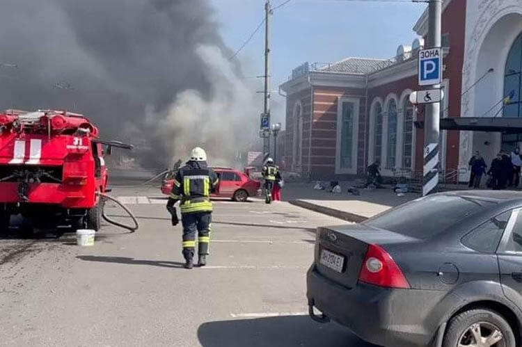 Rusiya qoşunları vağzalı 2 ''İsgəndər''lə vurdu: 30 ölü, 100 yaralı - VİDEO - FOTO