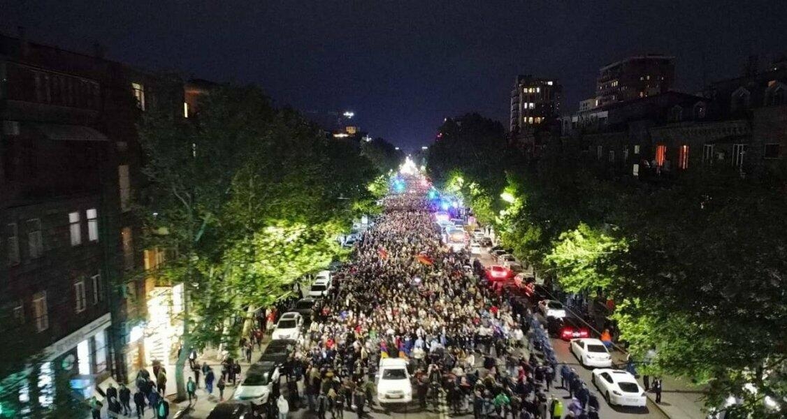 Etiraz dalğası Ermənistanı BÜRÜDÜ: ''30-dan çox küçəni bağladılar - FOTO