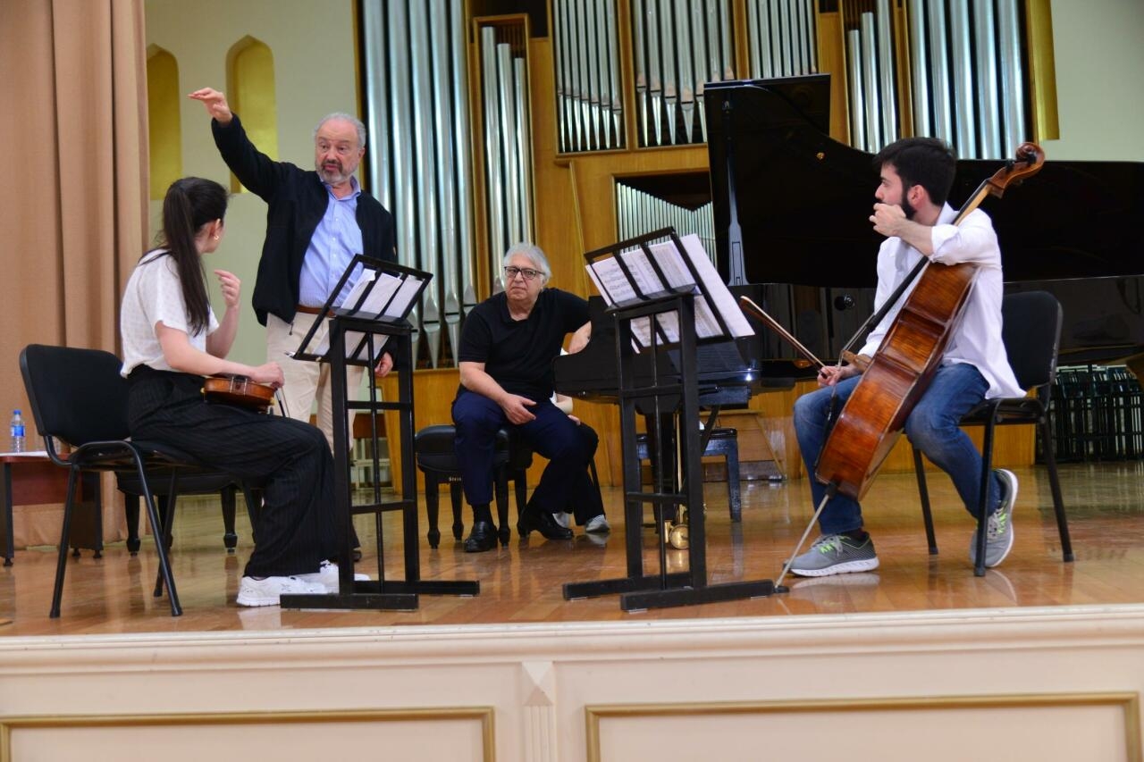 Bakı Musiqi Akademiyasında Dmitri Sitkovetskinin ustad dərsi keçirildi - FOTO