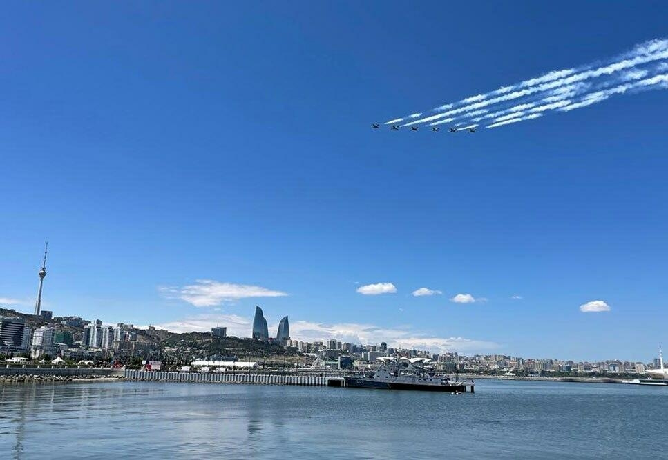 Hərbi təyyarəçilərimiz Bakı səmasında ilk uçuşlarını icra ediblər - FOTO