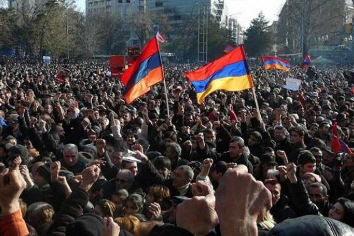 Ermənistan müxalifəti yenidən İrəvanın mərkəzində  yürüş keçirir