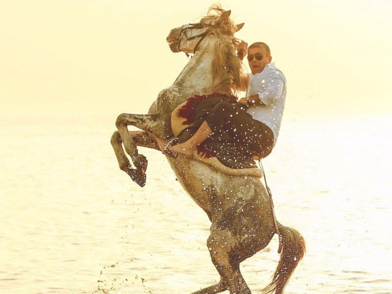 Yıxıldığı atla fotosunu paylaşıb bunları yazdı