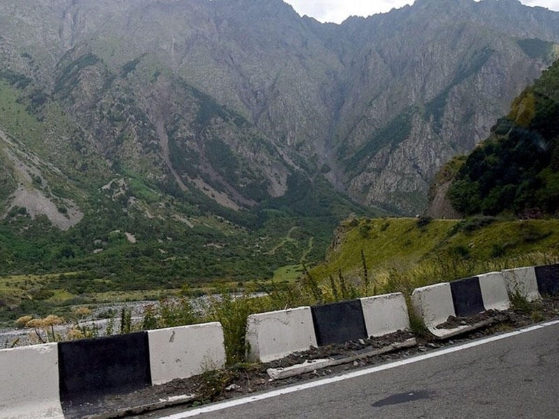 Ermənistanı Rusiya ilə birləşdirən yeganə quru yol bağlanıb