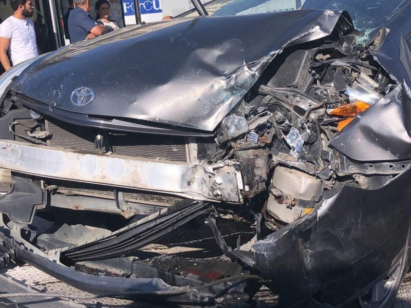 Qara Qarayev prospektində ağır avtobus qəzası: 5 nəfər yaralanıb - FOTOlar