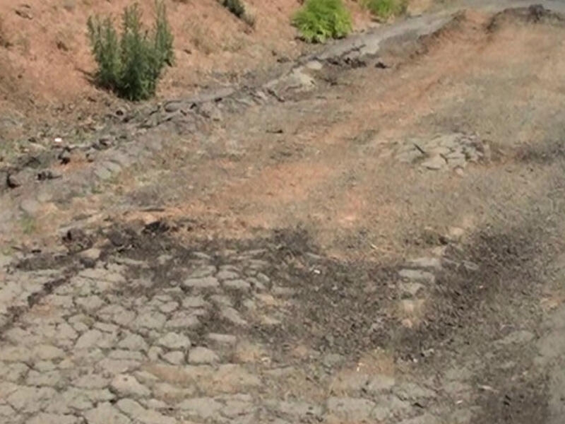 Astara yolunda böyük təhlükə: baş verən sürüşmədə iri çatlar yaratdı - VİDEO