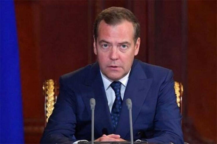 ''Yeni valyuta yaradılacaq'' - Medvedev ruslara SƏSLƏNDİ