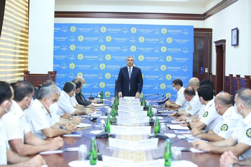 Samir Nuriyev Şahin Bağırovu kollektivə təqdim edib