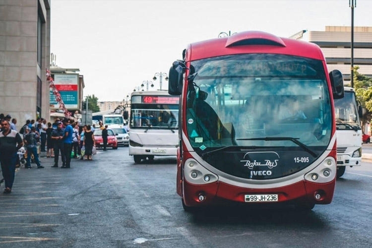 Bakıda 106 avtobusun hərəkət intervalında gecikmələr var