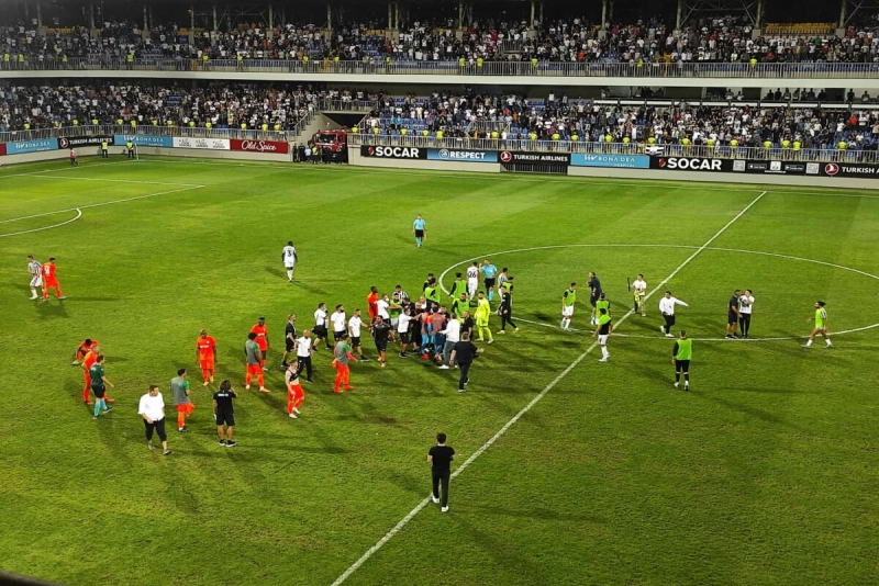 “Neftçi”nin oyununda insident - kiprli futbolçulardan hücuma cəhd
