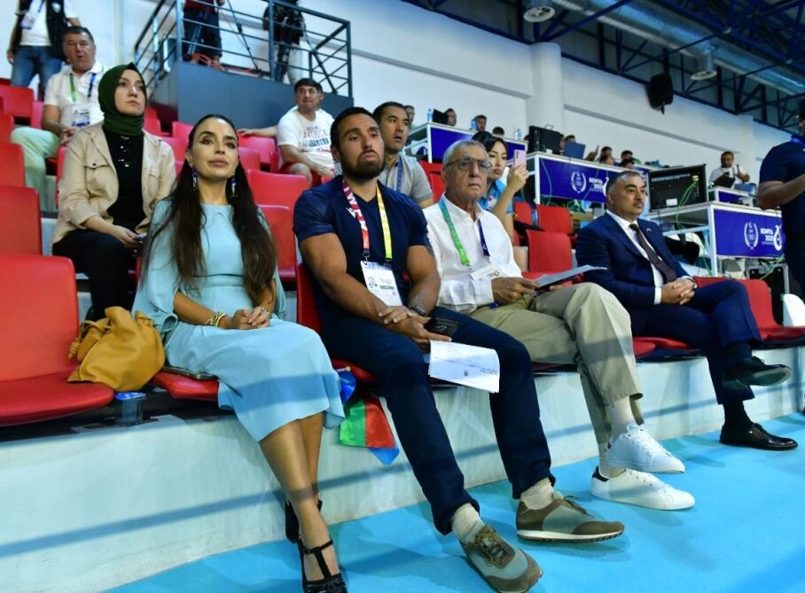 Leyla Əliyeva güləşçilərimizin V İslam Həmrəyliyi Oyunlarında medal uğrunda çıxışlarına baxıb - FOTO