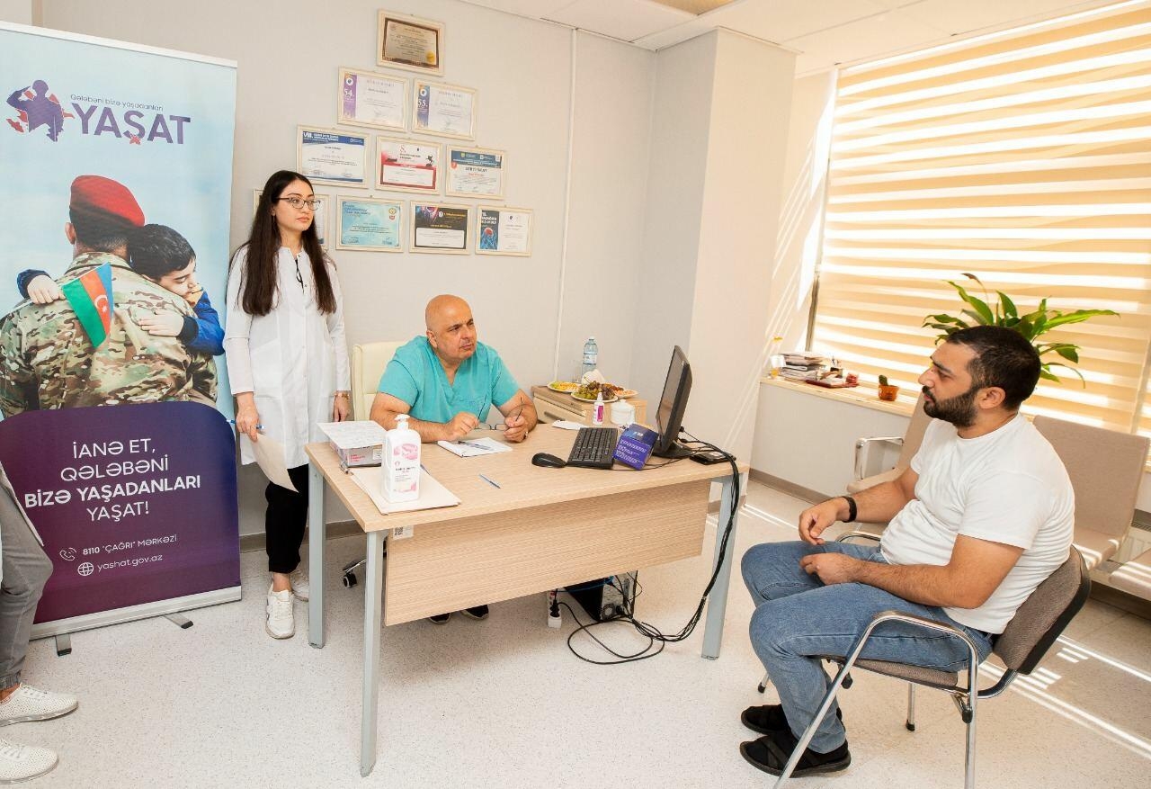 “YAŞAT” Fondunun Himayəçilik Şurasının üzvü Məsud Aşina ağır yaralılarımızı müayinə edib - FOTO